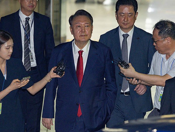 全国前三配资公司 拘留期还剩3天 韩国检方再对尹锡悦采取强制到案措施